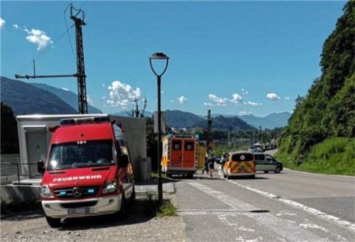 Der Unfall ereignete sich direkt an der Verkehrsinsel am Grenzübergang. Foto Feuerwehr Kiefersfelden