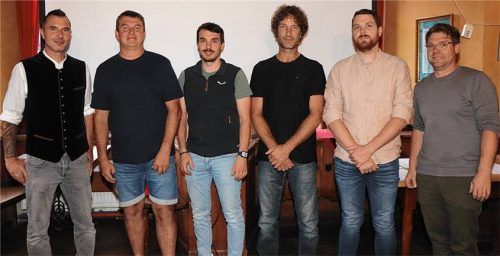 Der Vorstand der Maler- und Lackierer-Innung Traunstein: (von links) Obermeister Michael Röling, sein Stellvertreter Alexander Hunker sowie die Vorstandsmitglieder Alexander Bobnew (nicht auf dem Bild), Johannes Eder, Markus Meier, Florian Raschke und Maximilian Wolfgruber. Foto  Wittenzellner