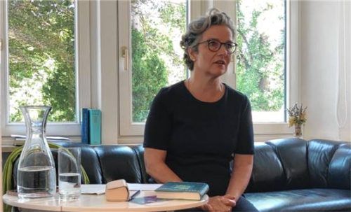 Die durch ihre kulturellen Sendungen bekannte Moderatorin Julia Cortis in der Villa Maria. Foto bößwetter