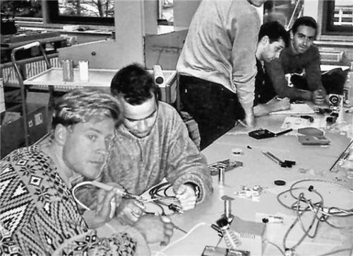 Die Einrichtung des Studiengangs Elektro- und Informationstechnik im Jahr 1995. Foto TH Rosenheim
