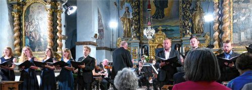 Die Gabrieli Singers und das Orchester der Klangverwaltung boten einen kraftstrotzenden Bach.Foto JANKA