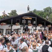 Dorffest trotzt Gewitter