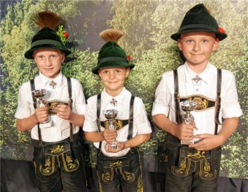 Die jüngsten Sieger bei den Buam: Benedikt Kaiser, Ludwig Redl und Christian Riepertinger (von links).