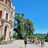 Kindergartenkinder genießen den Sommer