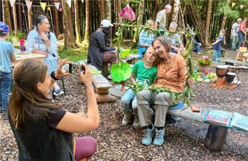 Die Kinder genossen die Aktivitäten mit ihren Großeltern. Das musste natürlich fotografisch festgehalten werden. Foto re