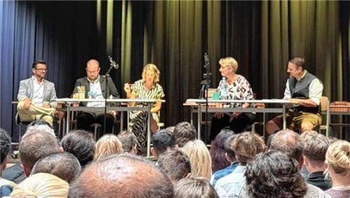 Die Lehrkräfte präsentierten einen Sketch zum Unterrichtsalltag in den Klassen 9aG sowie 9b.