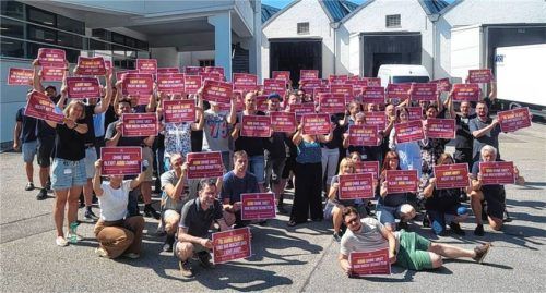 Die Mitarbeiter von Arri protestierten im September auf dem Gelände in Stephanskirchen – letztendlich vergeblich. Foto Hüther