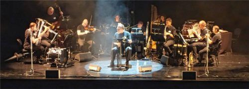 Die Musikensemble Franui und Nicholas Ofczarek präsentieren „Holzfällen“. Foto Füchtner