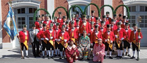 Die neue Tanzmannschaft freut sich bereits auf den Saisonstart im Januar. Davor liegt noch viel Training vor den Schäfflern. Foto firma hornauer