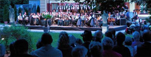 Die Schloss-Serenade in Vagen erfreut sich großer Beliebtheit. Foto re