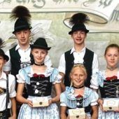 28 junge „Edelweißer“ glänzen im Chalet-Saal