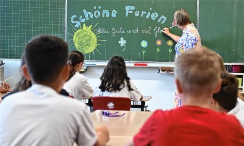 Ein gutes Klima soll in den Klassenzimmern der Grundschule Bernau herrschen. Der Gemeinderat befasste sich nun mit einer modernen Heizanlage und der Lüftung. (Symbolbild) Foto dpa