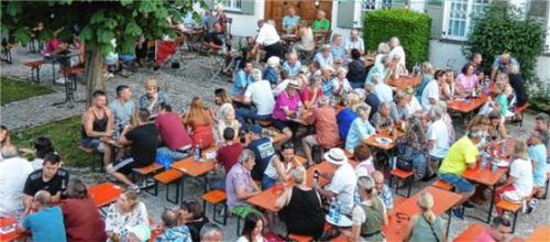 Ein voller Erfolg war das Weinfest des TSV Grabenstätt. Foto Müller