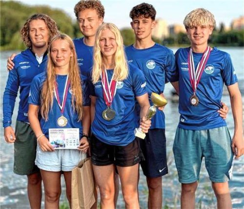 Erfolgreiche Wasserskiläufer: Anuk Pilgram, Kay Strohmeyer, Jakob Huber, Virgil Funk (hinten von links) und Laia Widschwendter und Alina Bühl (vorne von links).Foto re