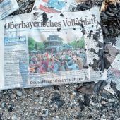 Zeitungen gestohlen und verbrannt