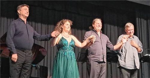 Freuten sich über den Applaus: Stellario Fagone, Yvonne Steiner, Markus Herzog und Franz Hawlata (von links). Foto hampel