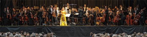 Ganz in Gelb: Stargeigerin Anne-Sophie Mutter nach ihrem John-Williams-Abend.Foto gruß
