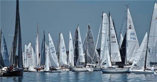 Großartigen Segelsport verspricht die Seebrucker Hafentrophy auf dem Chiemsee. Foto  Archiv Müller