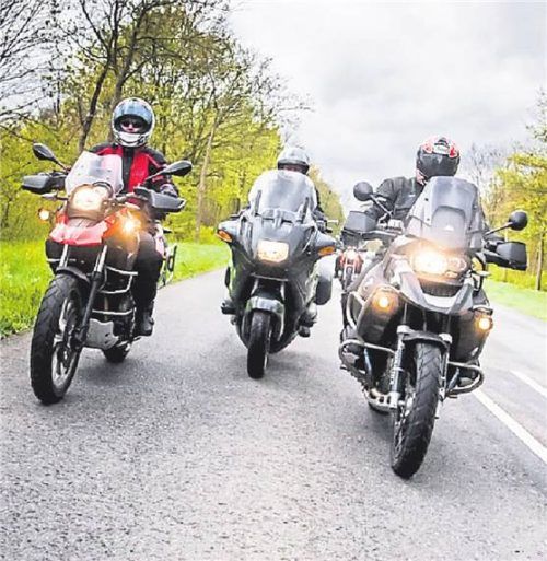 Gruppenausfahrt: Ist man mit mehreren anderen Motorradfahrern unterwegs, sollte man Regeln einhalten.Foto Imago