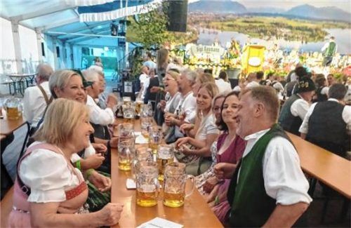 Gute Stimmung im Überseer Festzelt. Foto Giesen