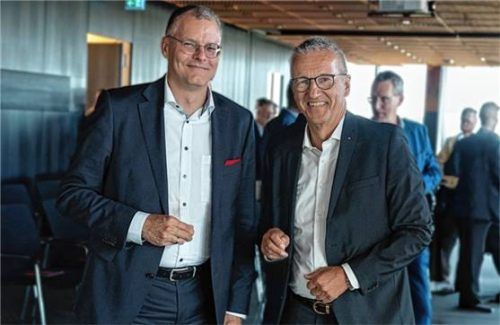 Harald Kraus (rechts) zusammen mit Thomas Walkenhorst.

Foto Sparkasse Rosenheim-Bad Aibling