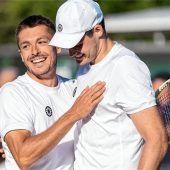<p>Hatten in Wimbledon ihren Spaß: Jakob Schnaitter (links) und Doppelpartner Mark Wallner.Foto re</p>