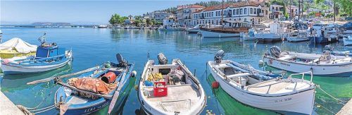 Herrlich idyllisch: Die Fischerboote im Hafen von Thassos-Stadt.