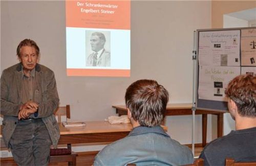 Historiker Friedbert Mühldorfer sprach über das Überseeer Opfer des Nationalsozialismus, Engelbert Steiner. Foto  Eder