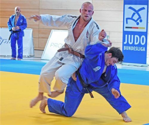 Im letzten Kampf des Tages sorgte Routinier Valentin Larasser mit einem souveränen Sieg trotz der 5:9-Niederlage für einen versöhnlichen Abschluss.