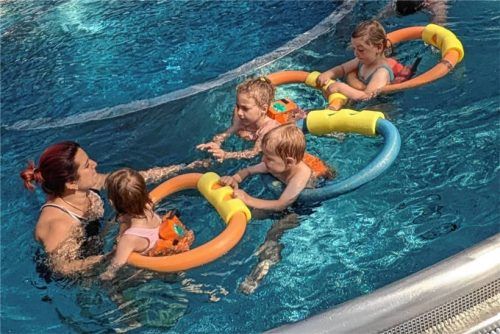 Im Prienavera lernen die herzkranken Kinder unter fachkundiger Anleitung Schwimmen.