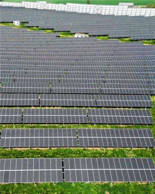 In Amerang soll auf einer Fläche von 28 Hektar ein Bürgersolarpark errichtet werden (Symbolbild). Foto dpa