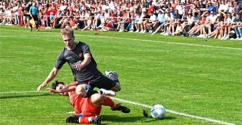 In der zweiten Runde der Kreisliga-Relegation spielten Feldkirchen und Griesstätt vor über 1000 Zuschauern – in der neuen Spielzeit wird zum Kreisliga-Aufstieg nach der Saison nur eine Runde ausgetragen.Foto Hans-Jürgen Ziegler