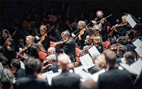 In großer Besetzung: Das „Orchestra of the 18th Century“ ist beim Eröffnungskonzert zu hören.Foto Lee