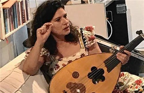 Irini Amargianaki spielte auf der Oud, der arabischen Laute, in Brannenburg.Foto  Prokop