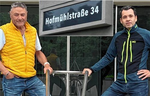 Jens Kotte (links) und Daniel Bail (rechts) von der Bürgerinitiative „Stephanskirchen rot(t)iert“ haben eine Online-Petition für eine menschenwürdige Asylunterkunft initiiert. Fotos Gerlach