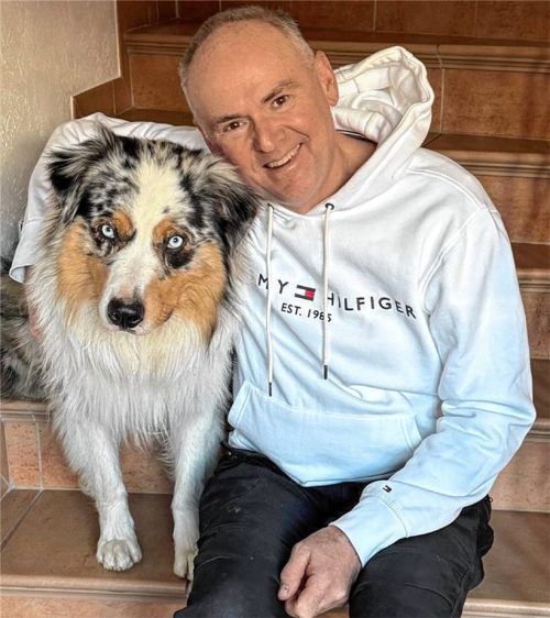 Jürgen Göttlicher, im Bild mit seinem Hund, ist vom Staat maßlos enttäuscht. Foto re