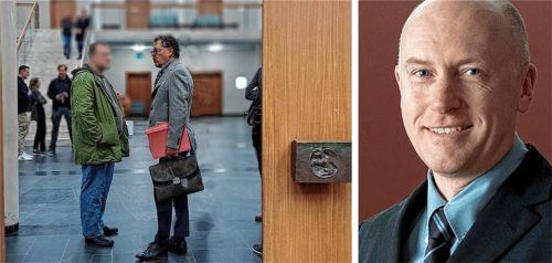 JVA-Zeuge Adrian M. (mit Anwalt Michael Vogel in Traunstein) wusste Details, die er nur vom Täter wissen konnte – das meint zumindest Nebenkläger-Anwalt Walter Holderle (rechts), der im Prozess Hannas Eltern vertritt. Fotos Weiser/re