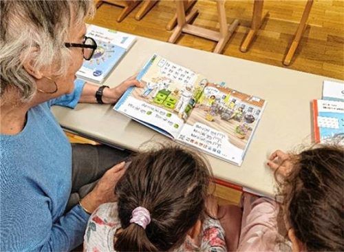 Kinder haben Spaß am Vorlesen.Foto Stadtbibliothek Rosenheim