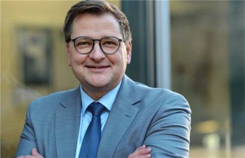 Kreishandwerksmeister Rainer Dachsberger wirbt bei jungen Schulabgängern für eine berufliche Aus- und Weiterbildung mit vielen Karrierechancen.Foto maier