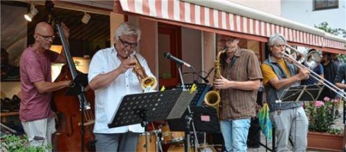 Lässigen Swing bot die „Combo sin nombre“.Foto  Eder.