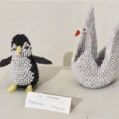 Kunst hinter Glas und aus Papier