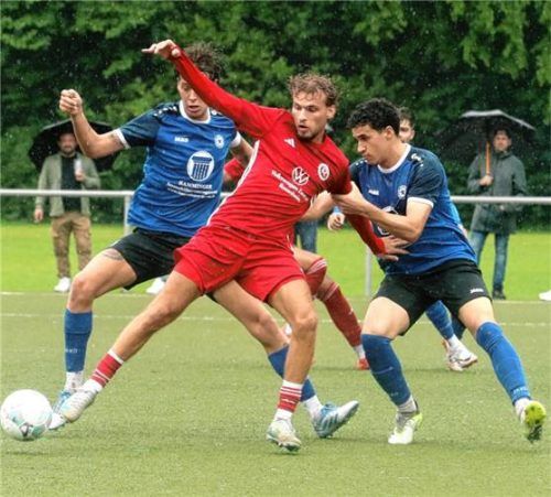 Mächtig reingelehnt haben sich die Sechziger und Edis Muhameti beim Gastspiel in München.Foto Oliver Rabuser