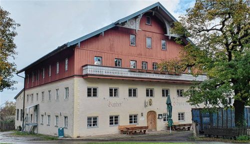 Malerisch gelegen und seit Langem ein Stück Heimat für Einheimische und Touristen: Der Schloßwirt im Ortsteil Brannenburg auf einer Aufnahme aus dem vergangenen Jahr.Foto Stuffer-chunphetch