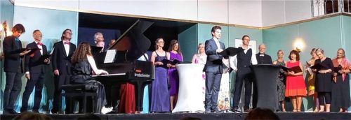 Mittlerweile geht der Opernaufführung in Maxlrain ein Galakonzert voraus, dieses Jahr mit Melodien von Strauß (Sohn).Foto böhm