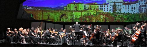 Musikalischer Leckerbissen mit mediterranen Werken: Das Immling-Orchester und Solisten führten unter anderem das „Concierto de Aranjuez“ auf. Foto Benekam