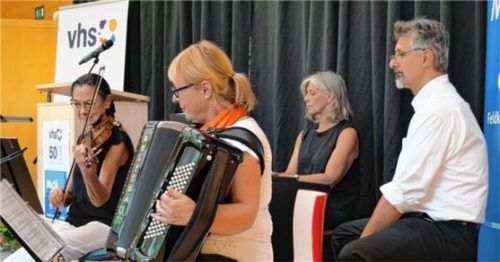Musiklehrer begleiteten den Jubiläumsabend im Festsaal der IHK-Akademie.