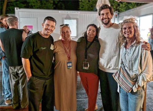 Nahbar zeigten sich auch Nico Santos und Álvaro Soler im Backstage-Bereich. Foto Sommerfestival Rosenheim
