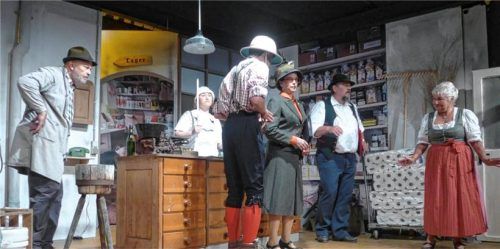 Perfektes Gespann: die Darsteller Christian Lucke (von links), Magdalena Lucke, Kevin Strauch, Monika Lermer, Michael Hartl und Waltraud Gries.Foto  Vom Dorp