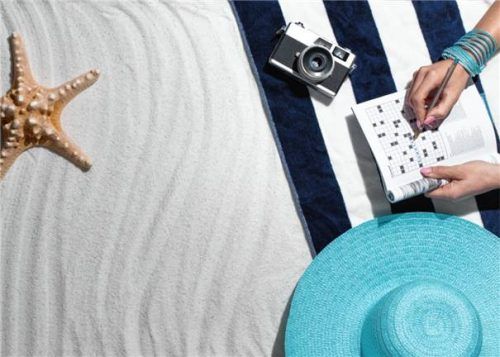 Rätseln ist ein toller Zeitvertreib und hält fit – im Urlaub und zu Hause. Foto adobestock/StockPhotoPro