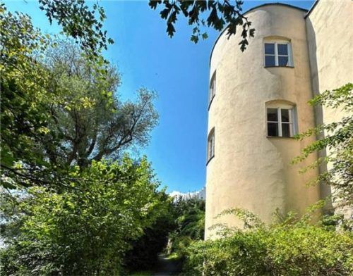 „Rapunzel, Rapunzel, lass dein Haar herunter“ – der gelbe Halbschalenturm kommt schon recht märchenhaft daher.